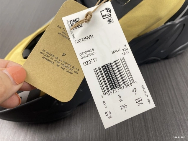 Boost Flux' MNVN GZ0717 'Honey 700 Yeezy 0917